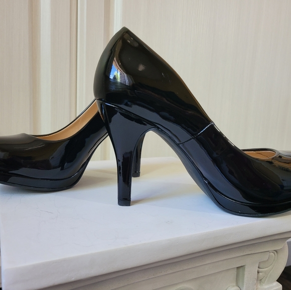 Marco Republic "Rome" pumps, size 8, black patent vegan leather, comfort sole - Picture 9 of 13